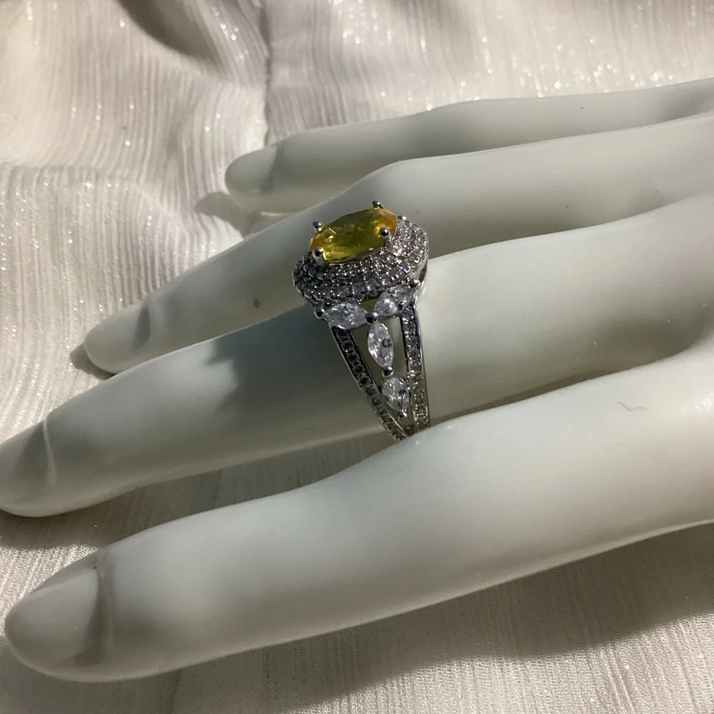 💍Lux Canary Yellow &White Cz Diamond Halo Cocktail Ring